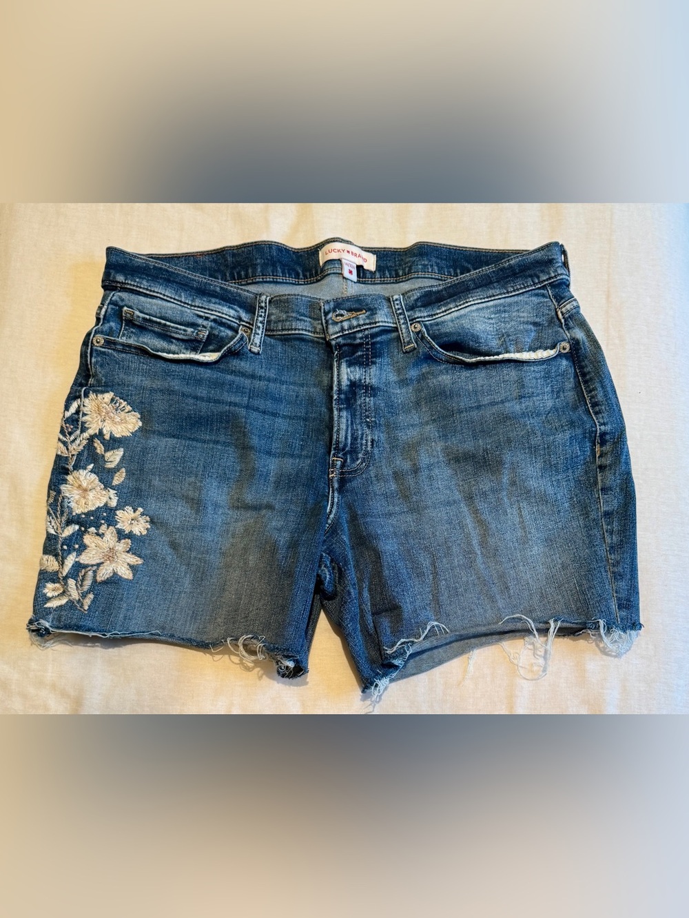 Rare! Lucky Brand Embroidered Flower Embellished Denim Shorts, plus size 14